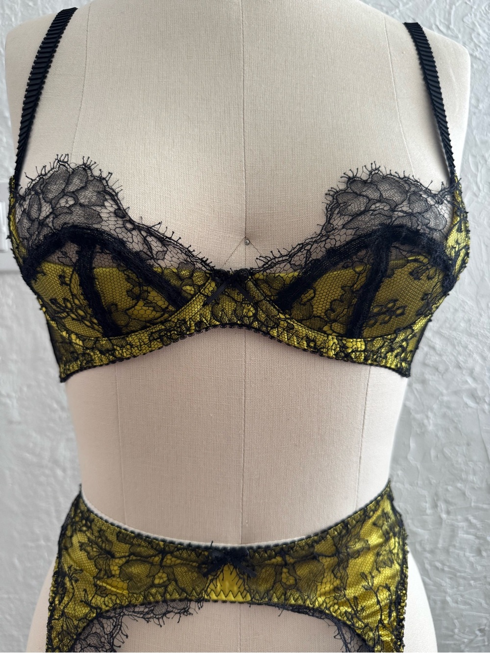 Agent Provocateur Yellow Lace and Black Trim Lingerie Set - Picture 3 of 13